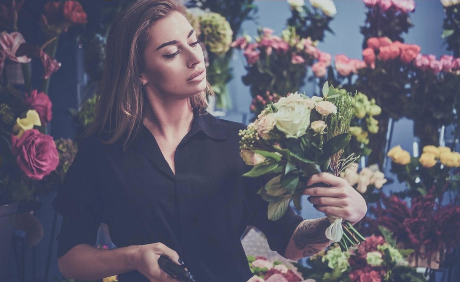 Geschäftsumgebung mit floraler Dekoration
